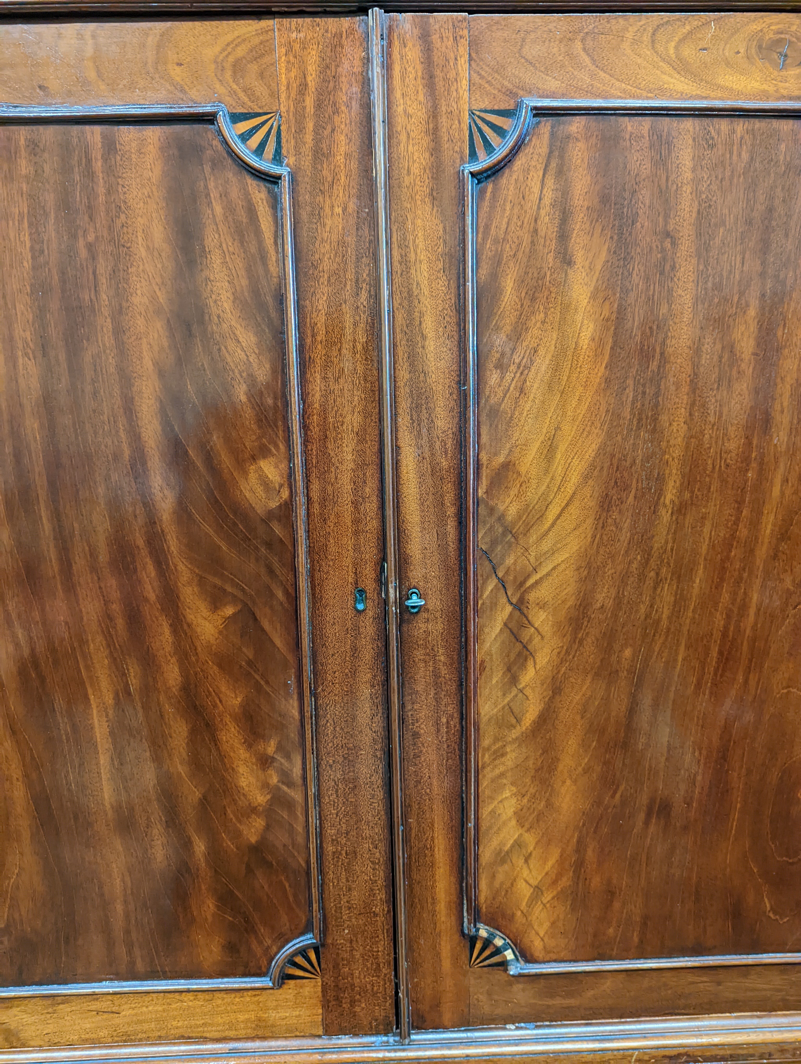 A George III mahogany linen press, width 124cm, depth 56cm, height 195cm